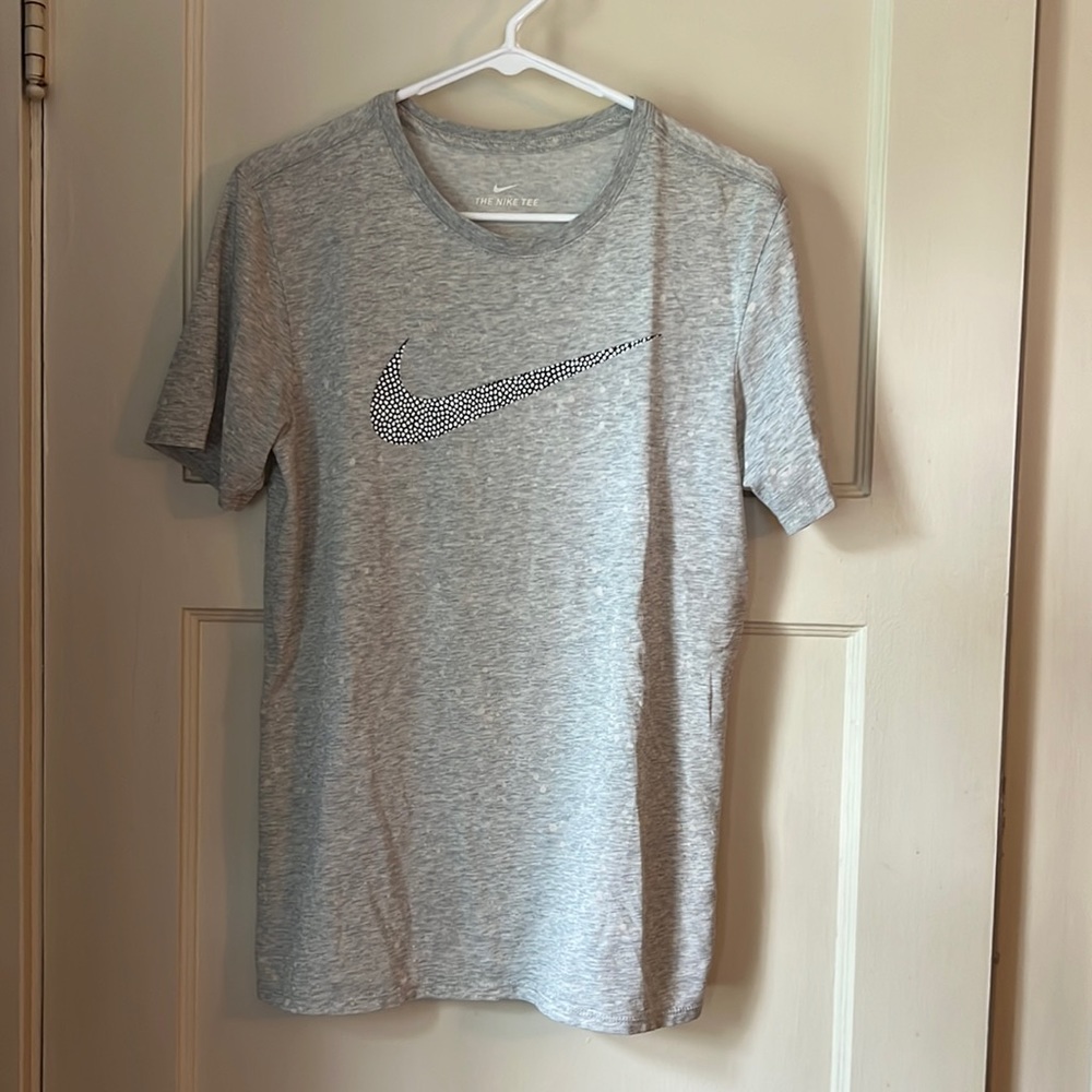 Men’s Nike shorts sleeve T-shirt light grey gray